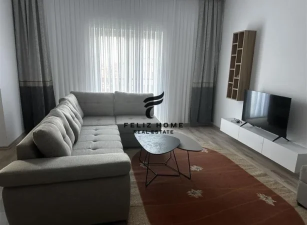 Tirane, jepet me qera apartament 3+1+Ballkon Kati 2, 120 m² 700 € (YZBERISHT)