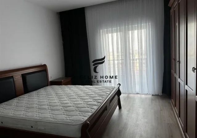 Tirane, jepet me qera apartament 3+1+Ballkon Kati 2, 120 m² 700 € (YZBERISHT)