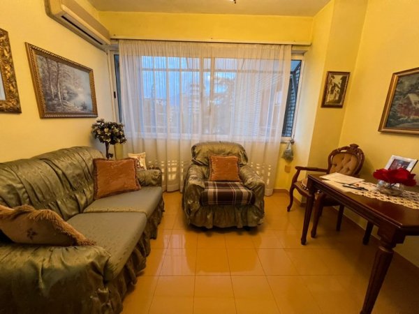 Tirane, shitet apartament 2+1+Ballkon Kati 4, 82 m² (21 Dhjetori)