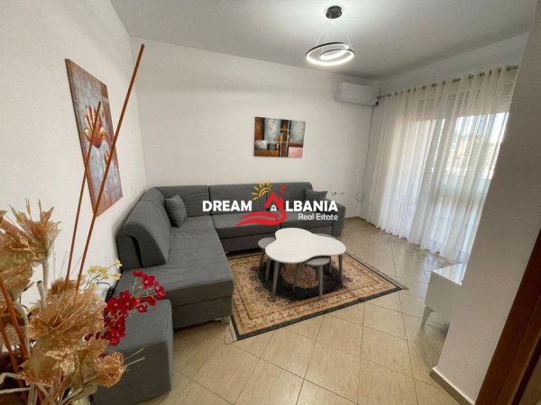 Tirane, jepet me qera apartament 1+1 , 70 m² 550 € 