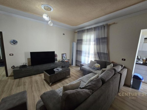 Tirane, jepet me qera apartament 2+1 Kati 3, 650 m² 650 € (Don Bosko)