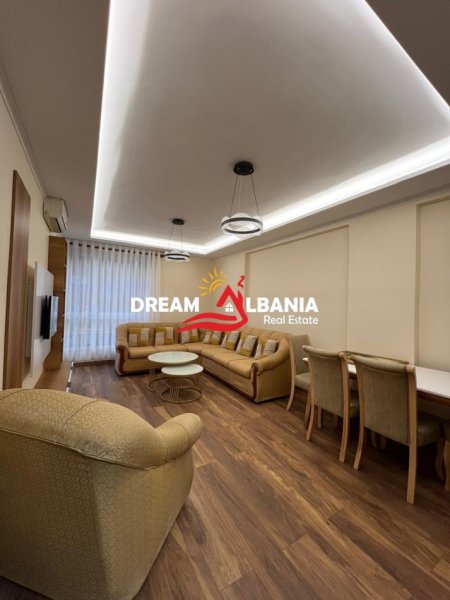 Tirane, jepet me qera apartament 1+1 , 68 m² 600 € 