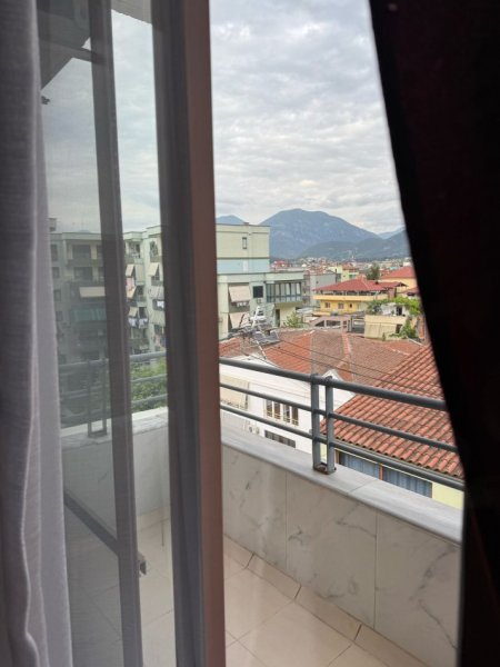 Tirane, jepet me qera apartament 2+1+Aneks+Ballkon Kati 5, 100 m² 500 € (Rruga 5 maj , prapa concord center prane big market)