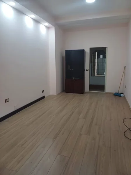 Tirane, jepet me qera zyre Kati 2, 30 m² 28.000 € (Bul. Gjergj Fishta k1)