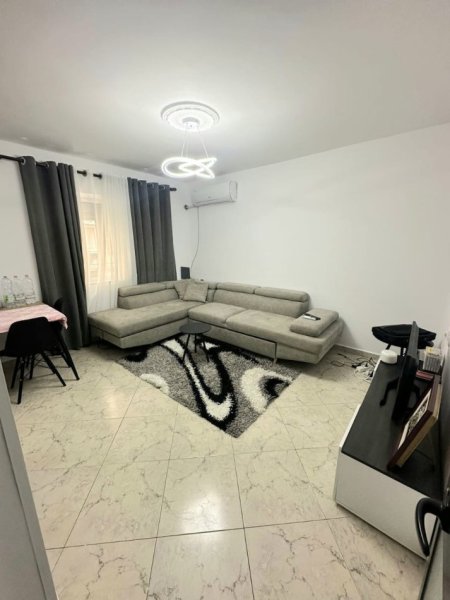 Tirane, jepet me qera apartament 1+1+Ballkon Kati 3, 74 m² 500 € (Mylslym Shyri)