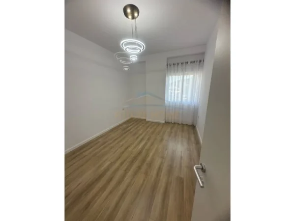 Shitet, Apartament 1+1, Misto Mame, Tiranë.
