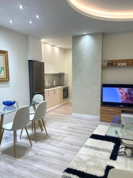 Me Qera: 1+1+ 1 Ballkon || 📍Rruga e Kosovareve - Liqeni || Kt.9 - Sp.80m² || Totalish i Investuar🔥 || 900€