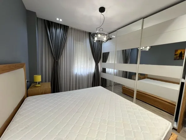 Tirane, jepet me qera apartament 2+1+Ballkon Kati 3, 100 m² 850 € (Rruga Don Bosko)