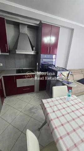 Tirane, jepet me qera apartament 1+1 Kati 7, 70 m² 380 € (Yzberisht)