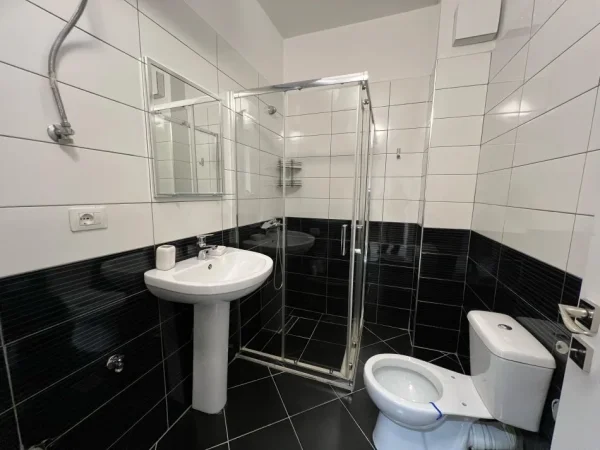 Tirane, jepet me qera apartament 2+1+Ballkon Kati 3, 100 m² 850 € (Rruga Don Bosko)