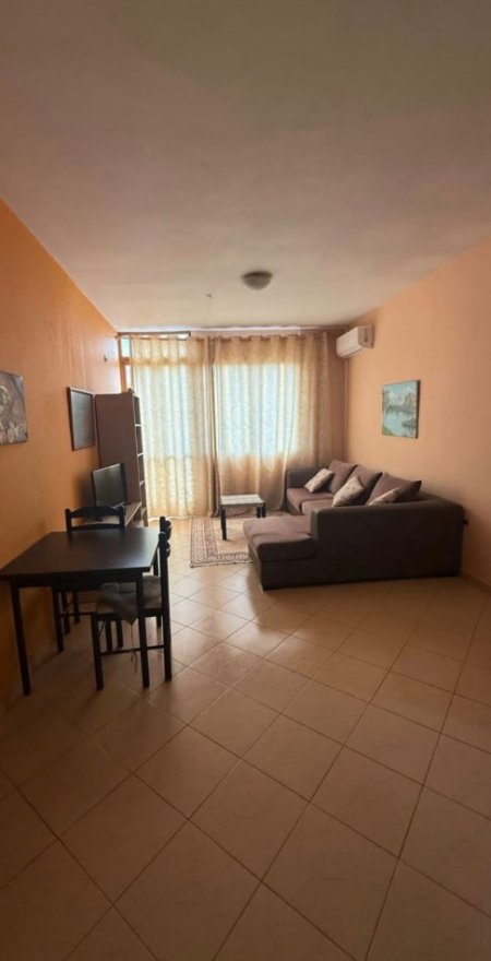 Tirane, jepet me qera apartament 1+1+Ballkon Kati 8, 50 m² 270 € (, Kombinat Kompleksi Derveni)