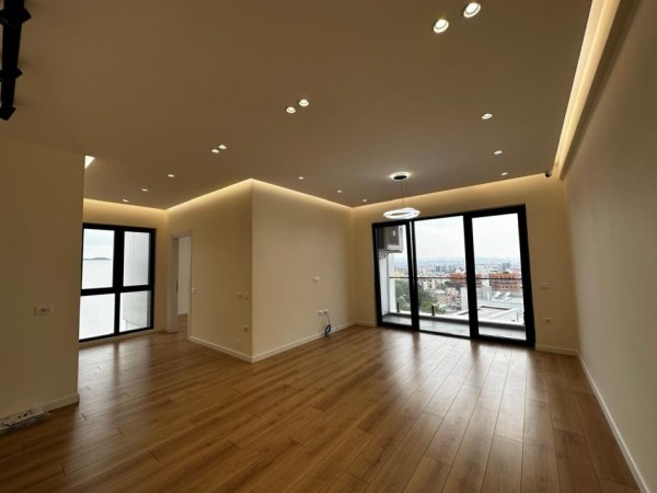 Tirane, jepet me qera 2+1+Ballkon Kati 9, 105 m² 750 € (Rruga e Dibres)