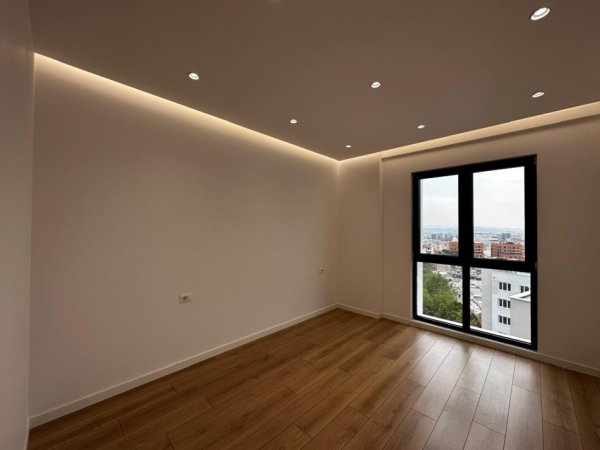 Tirane, jepet me qera 2+1+Ballkon Kati 9, 105 m² 750 € (Rruga e Dibres)