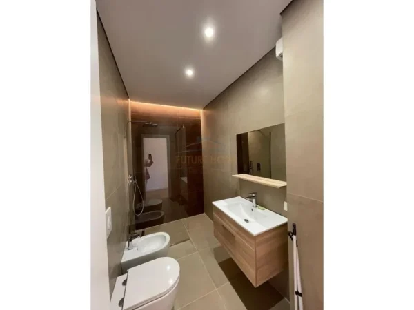 Tirane, jepet me qera apartament 3+1 Kati 2, 116 m² 1.000 € (Liqeni i Thate, Tirane)