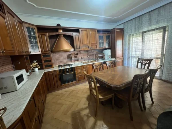 Tirane, jepet me qera apartament duplex Dublex Kati 0, 116 m² 900 € (Bllok, Tirane)