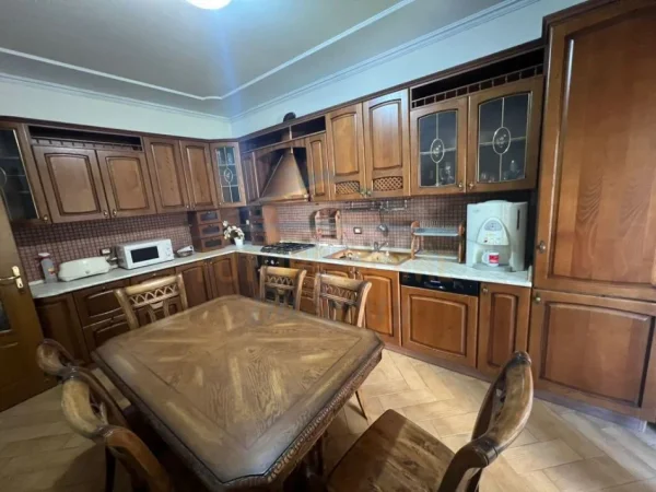 Tirane, jepet me qera apartament duplex Dublex Kati 0, 116 m² 900 € (Bllok, Tirane)