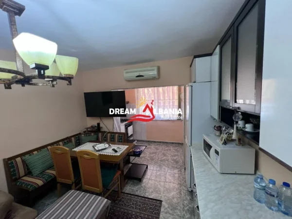 Tirane, jepet me qera apartament 2+1+Ballkon Kati 3, 75 m² 600 € (Tek Pazari i Ri - ID 42215255)