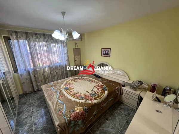 Tirane, jepet me qera apartament 2+1+Ballkon Kati 3, 75 m² 600 € (Tek Pazari i Ri - ID 42215255)