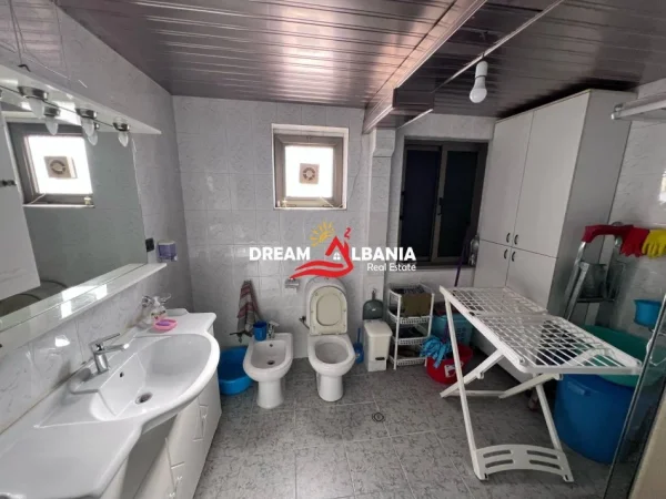 Tirane, jepet me qera apartament 2+1+Ballkon Kati 3, 75 m² 600 € (Tek Pazari i Ri - ID 42215255)