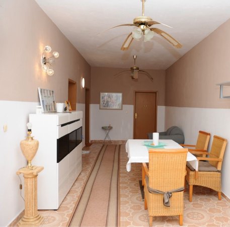 Tirane, jepet me qera shtepi 1+1 Kati 2, 130 m² 400 € (Todi Shkurti)