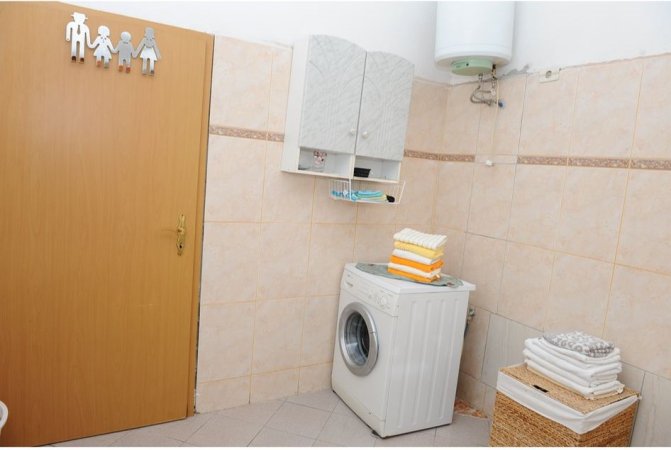 Tirane, jepet me qera shtepi 1+1 Kati 2, 130 m² 400 € (Todi Shkurti)