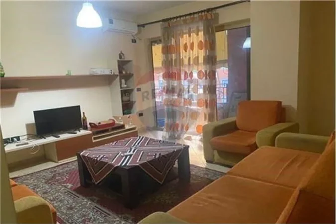 Tirane, jepet me qera apartament 2+1+Ballkon Kati 4, 100 m² 400 € (Mikel Maruli)