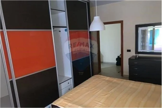 Tirane, jepet me qera apartament 2+1+Ballkon Kati 4, 100 m² 400 € (Mikel Maruli)