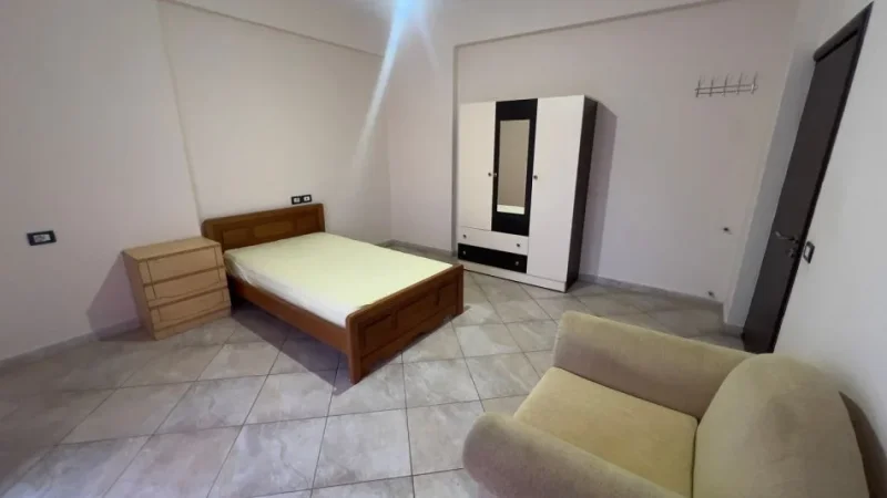 Tirane, jepet me qera apartament 3+1+Ballkon Kati 2, 100 m² 500 € (Rruga Sali Nivica ,prane tregut te ri elektrik)