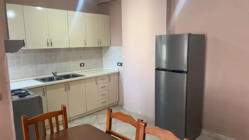 Tirane, jepet me qera apartament 3+1+Ballkon Kati 2, 100 m² 500 € (Rruga Sali Nivica ,prane tregut te ri elektrik)
