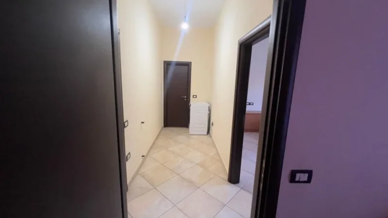 Tirane, jepet me qera apartament 3+1+Ballkon Kati 2, 100 m² 500 € (Rruga Sali Nivica ,prane tregut te ri elektrik)