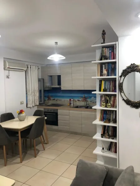 Tirane, jepet me qera apartament 2+1 Kati 1, 100 m² 600 € (Rruga kavajes)
