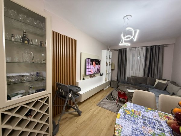 SHITET APARTAMENT     2+1     155.000 € (YZBERISHT)