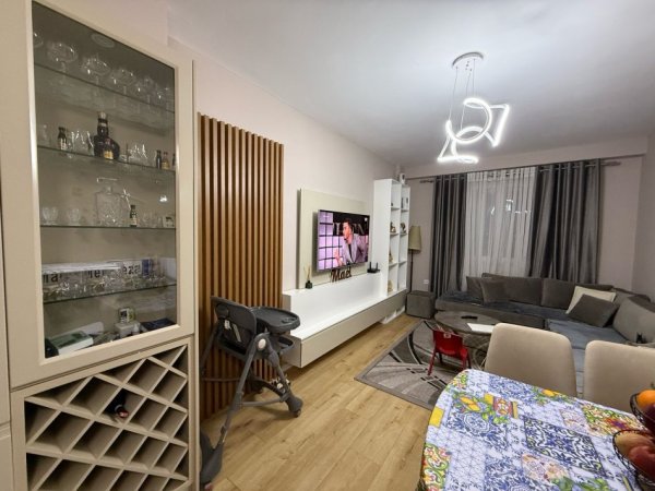 SHITET APARTAMENT     2+1     155.000 € (YZBERISHT)