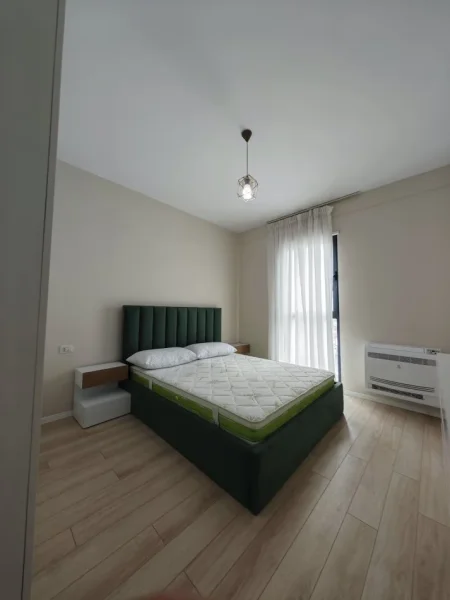 Tirane, jepet me qera apartament 1+1 , 70 m² 550 € (Ish venue club)