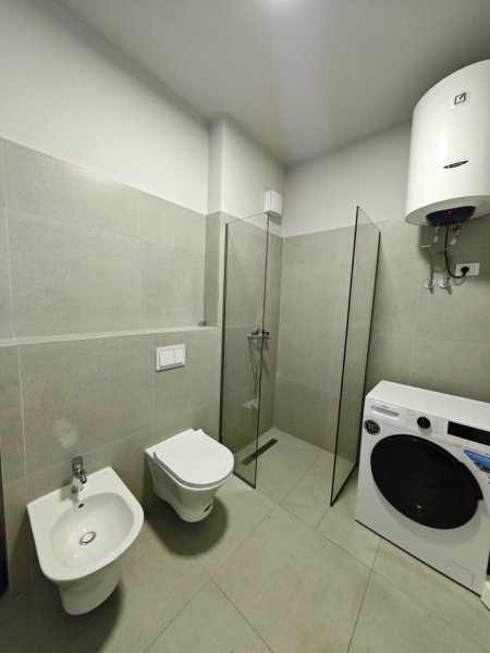 Tirane, jepet me qera apartament 1+1 , 70 m² 550 € (Ish venue club)