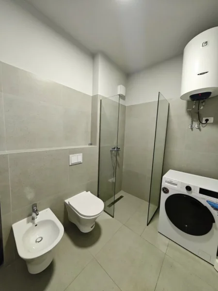 Tirane, jepet me qera apartament 1+1 , 70 m² 550 € (Ish venue club)
