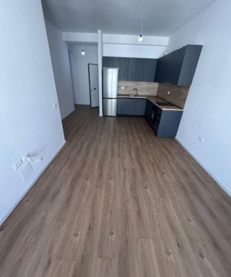 Tirane, jepet me qera apartament 2+1+Ballkon Kati 4, 90 m² 400 € (ALI DEMI)