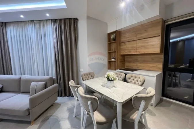 Tirane, jepet me qera apartament 2+1 , 99 m² 750 € (Farmacia 10)