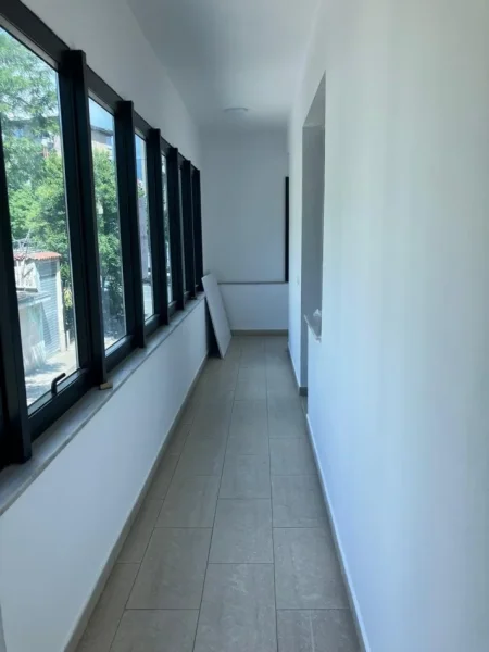 Tirane, jepet me qera ambjent biznesi Kati 1, 115 m² 1.500 € (JEPEN ME QERA DY AMBIENTE BIZNESI NE BRRYL. RRUGA ARKITEKT KASEMI)