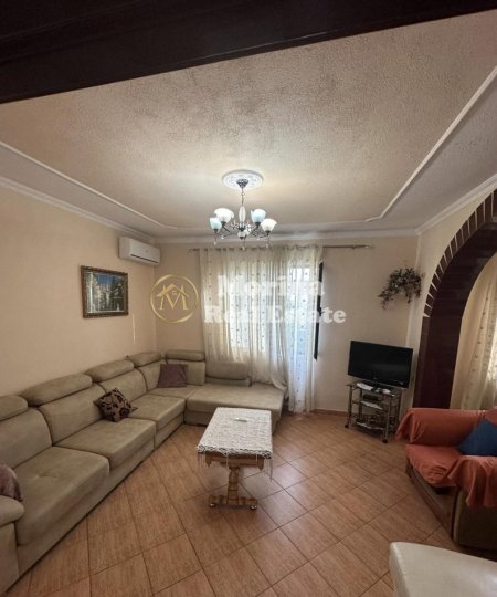 Tirane, jepet me qera shtepi 1+1+Aneks Kati 1, 80 m² 300 € (QTU)