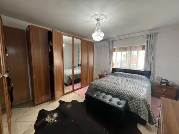 Tirane, shes apartament 3+1+Ballkon Kati 3, 73 m² 175.000 € (Rruga e Kavajes)