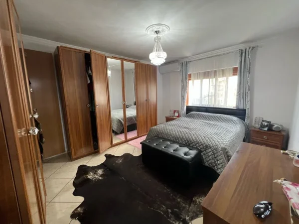 Tirane, shes apartament 3+1+Ballkon Kati 3, 73 m² 175.000 € (Rruga e Kavajes)