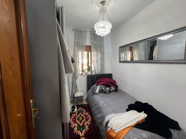 Tirane, shes apartament 3+1+Ballkon Kati 3, 73 m² 175.000 € (Rruga e Kavajes)