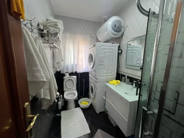 Tirane, shes apartament 3+1+Ballkon Kati 3, 73 m² 175.000 € (Rruga e Kavajes)