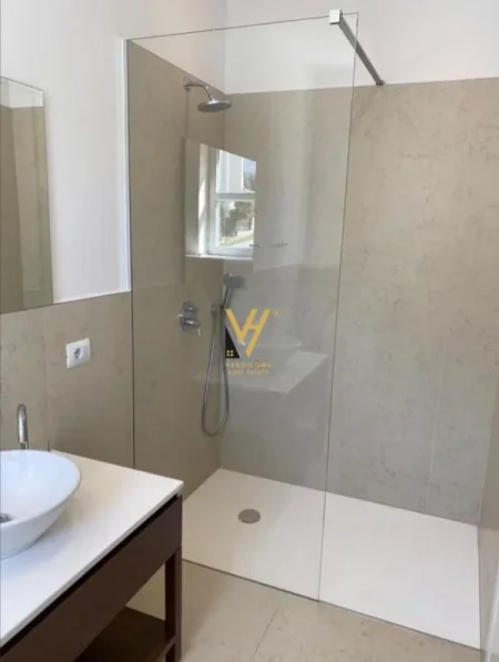 Tirane, jepet me qera Vile 5+1+Ballkon Kati 0, 598 m² 5.000 € (KOMPLEKSI ROLLING HILLS)