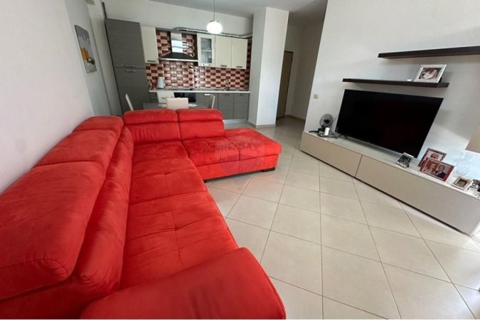 Tirane, jepet me qera 2+1 Kati 3, 100 m² 600 € (Rruga Stavri Themeli)