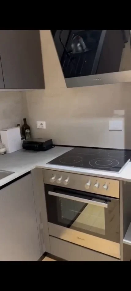 Tirane, shitet apartament 1+1 , 65 m² 125.000 € (Fusha aviacionit)