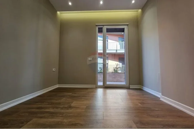 Tirane, shitet apartament 1+1 Kati 1, 58 m² 135.000 € (Rezidenca Rose Garden ne TEG)