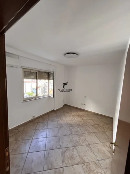 Tirane, jepet me qera apartament 2+1+Ballkon Kati 6, 90 m² 600 € (MINE PEZA)