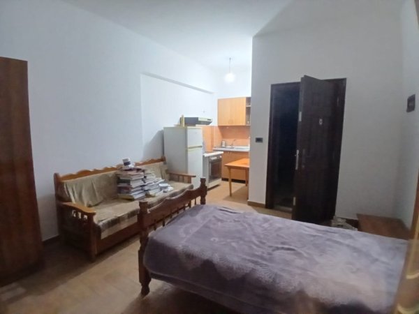 Tirane, jepet me qera garsonier Kati 2, 35 m² 280 € (Rruga kavajes)